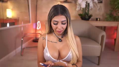 Snapshot of lucyyrosse chatting on July 19, 8:18 am LucyRose online show from July 19, 8:18 am