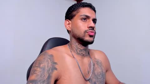 Luigi Vitale online show from November 12, 3:51 am