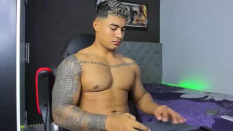 Luigi Independent model online show from September 12, 2:11 am