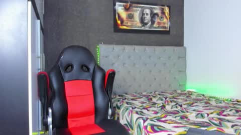 Luigi Independent model online show from October 4, 3:15 am