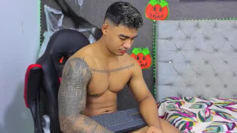 Luigi Independent model online show from October 16, 10:05 am