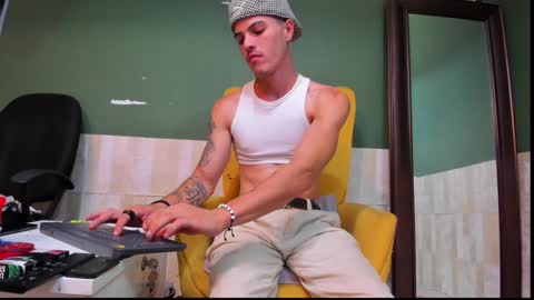 Snapshot of luis_as chatting on January 12, 10:02 am Luis AS online show from January 12, 10:02 am