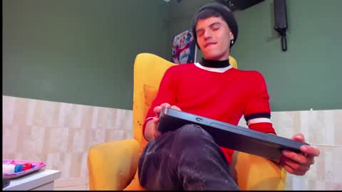 Snapshot of luis_as chatting on February 4, 11:16 pm Luis AS online show from February 4, 11:16 pm