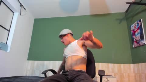Snapshot of luis_as chatting on February 7, 9:37 pm Luis AS online show from February 7, 9:37 pm
