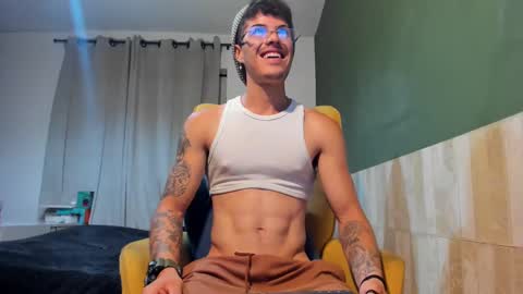 Snapshot of luis_as chatting on February 27, 9:32 am Luis AS online show from February 27, 9:32 am