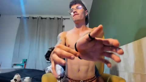 Snapshot of luis_as chatting on February 27, 12:34 pm Luis AS online show from February 27, 12:34 pm