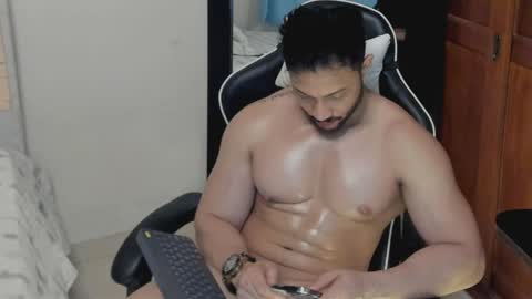 luis_baptista online show from May 15, 11:34 pm