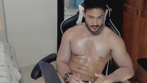luis_baptista online show from May 16, 12:07 am