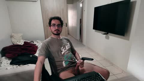 Snapshot of luis_flr chatting on January 10, 8:37 pm luis_flr online show from January 10, 8:37 pm