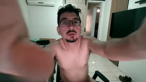 Snapshot of luis_flr chatting on October 6, 3:20 pm luis_flr online show from October 6, 3:20 pm