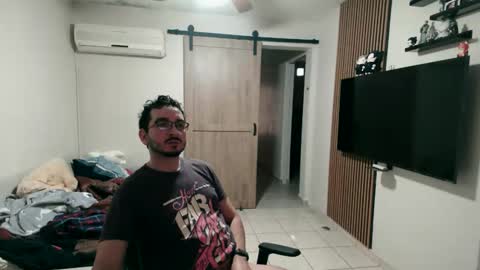 luis_flr online show from February 1, 3:10 pm