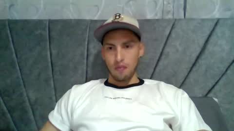 luis_vergon__ online show from August 5, 2:14 am