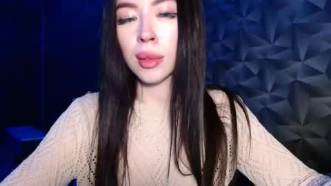 luisa lovedom online show from April 3, 6:06 pm