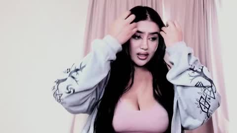 Luisa Diaz online show from May 18, 4:13 pm
