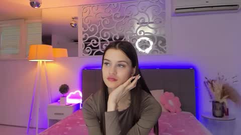 LuisaClover online show from January 14, 2:01 pm