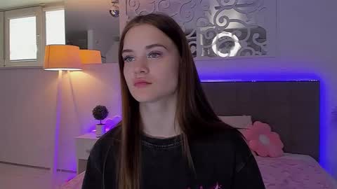 LuisaClover online show from May 11, 12:33 pm