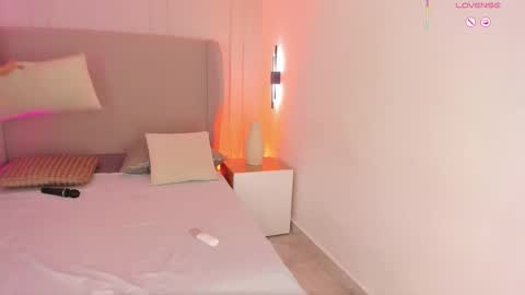 Snapshot of luisah_ chatting on February 5, 7:51 pm L U I S A online show from February 5, 7:51 pm