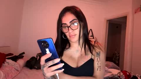 Snapshot of luisamonsterdick chatting on October 6, 6:49 pm Luisa Monsters online show from October 6, 6:49 pm