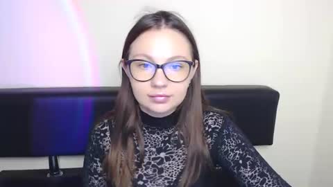 Snapshot of luizaheems_ chatting on June 18, 6:24 am Luiza online show from June 18, 6:24 am