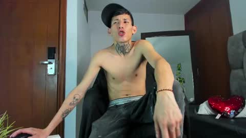 Snapshot of lujuriau_u chatting on October 5, 3:49 am lujuriau_u online show from October 5, 3:49 am