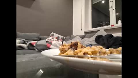 Snapshot of lukasschoetz chatting on November 18, 7:51 pm lukasschoetz online show from November 18, 7:51 pm