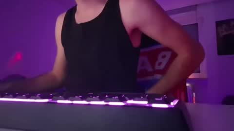 Snapshot of lukasschoetz chatting on January 13, 4:23 pm lukasschoetz online show from January 13, 4:23 pm