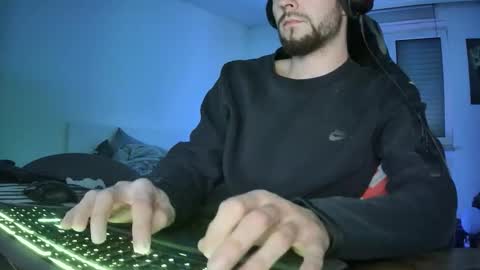 lukasschoetz online show from March 30, 7:04 pm