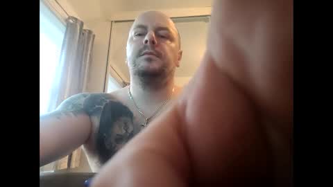 lukasz1808 online show from April 4, 6:27 pm