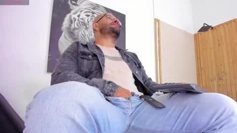 Snapshot of luke__09 chatting on September 19, 11:33 am LUKE online show from September 19, 11:33 am