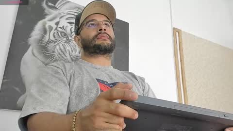 Snapshot of luke__09 chatting on September 29, 11:59 am LUKE online show from September 29, 11:59 am