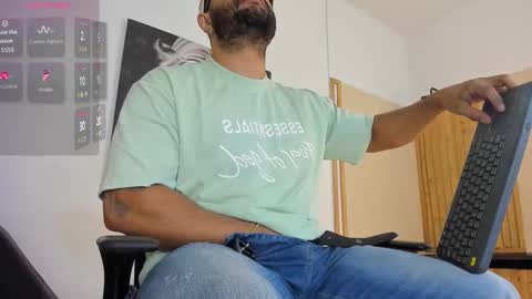 Snapshot of luke__09 chatting on September 30, 11:04 am LUKE online show from September 30, 11:04 am