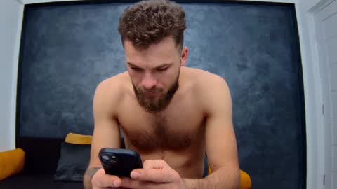 Snapshot of luke_eddison chatting on January 29, 5:09 am Luke online show from January 29, 5:09 am