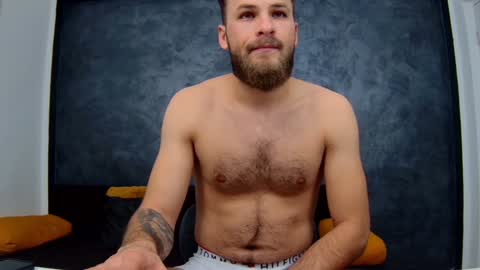 Snapshot of luke_eddison chatting on February 3, 8:02 am Luke online show from February 3, 8:02 am