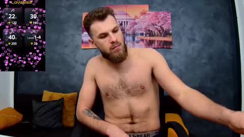 Snapshot of luke_eddison chatting on February 14, 7:59 am Luke online show from February 14, 7:59 am