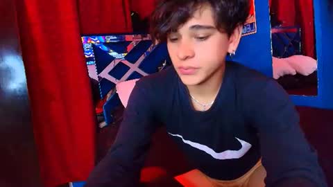 Snapshot of luke_howland chatting on July 2, 3:23 am Luke online show from July 2, 3:23 am