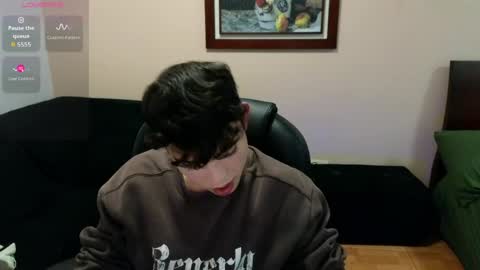 Snapshot of lukeboyce chatting on April 9, 5:07 am lukeboyce online show from April 9, 5:07 am
