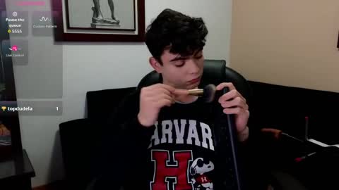 Snapshot of lukeboyce chatting on April 10, 4:17 am lukeboyce online show from April 10, 4:17 am