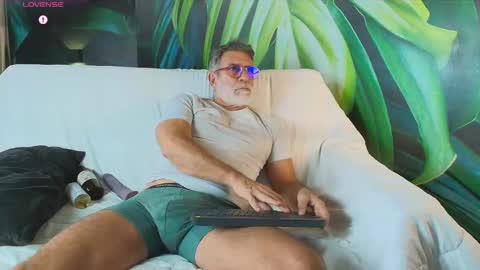 Snapshot of lukecrews chatting on March 18, 7:39 pm Luke Crews online show from March 18, 7:39 pm