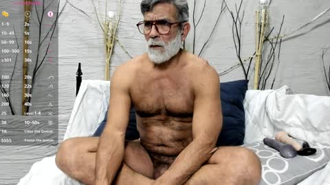 Snapshot of lukecrews chatting on April 1, 7:33 pm Luke Crews online show from April 1, 7:33 pm