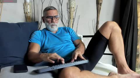Luke Crews online show from April 28, 5:40 pm