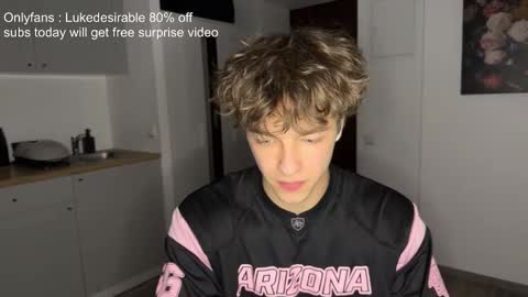 Snapshot of lukedesirable chatting on February 23, 8:06 pm lukedesirable online show from February 23, 8:06 pm