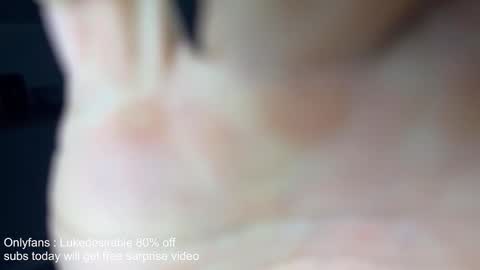 Snapshot of lukedesirable chatting on February 24, 7:56 pm lukedesirable online show from February 24, 7:56 pm