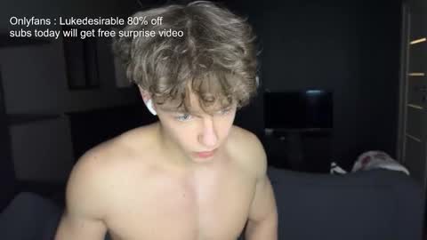 Snapshot of lukedesirable chatting on March 3, 8:26 pm lukedesirable online show from March 3, 8:26 pm