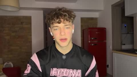 Snapshot of lukedesirable chatting on March 6, 7:10 pm lukedesirable online show from March 6, 7:10 pm