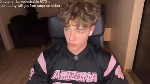 Snapshot of lukedesirable chatting on April 2, 9:01 pm lukedesirable online show from April 2, 9:01 pm