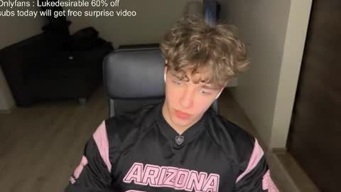 Snapshot of lukedesirable chatting on April 3, 7:23 pm lukedesirable online show from April 3, 7:23 pm