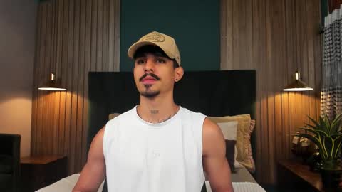 Snapshot of lukeetaylor_ chatting on November 5, 11:21 am Luke Taylor online show from November 5, 11:21 am