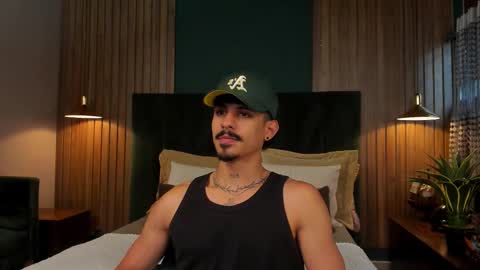 Snapshot of lukeetaylor_ chatting on November 18, 11:36 am Luke Taylor online show from November 18, 11:36 am