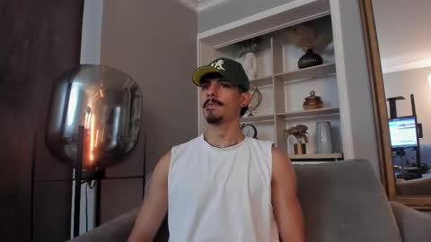 Snapshot of lukeetaylor_ chatting on November 22, 4:33 am Luke Taylor online show from November 22, 4:33 am