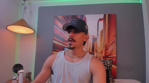 Snapshot of lukeetaylor_ chatting on December 16, 11:15 am Luke Taylor online show from December 16, 11:15 am